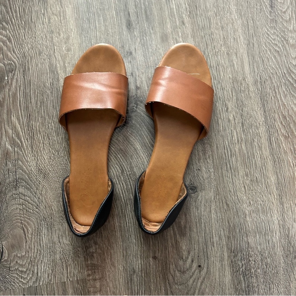 Candie’s Tan Sandals